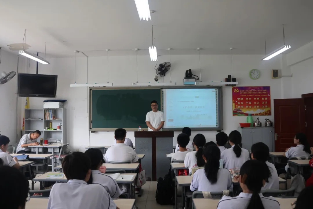 军转律师担使命——我所军转律师事务委员会开展“守法明德 知行合一”法治进校园活动3.webp.jpg