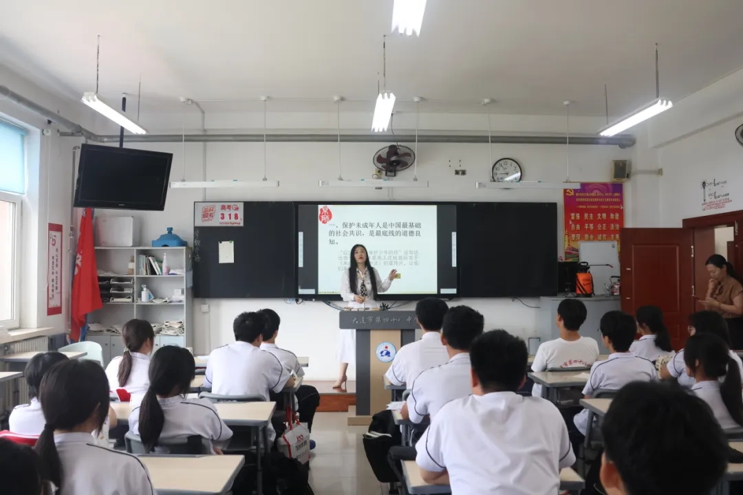 军转律师担使命——我所军转律师事务委员会开展“守法明德 知行合一”法治进校园活动4.webp.jpg