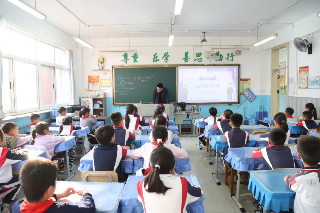 强化法制意识 共筑安全校园 —— 我所张化鑫律师走进奥林小学开展法制安全教育活动4.webp.jpg