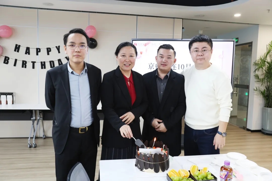 京师大连十月生日会成功举办6.webp.jpg